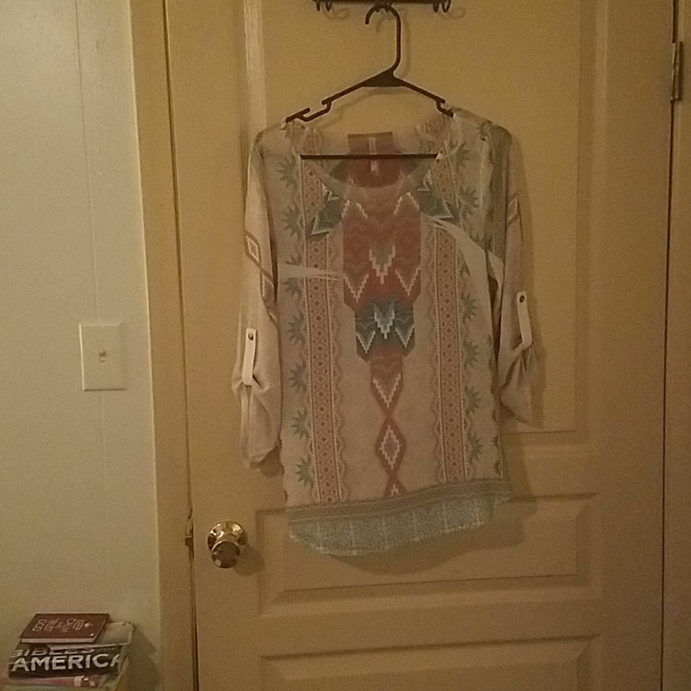 💜 3/$15 DNA Couture tribal print blouse